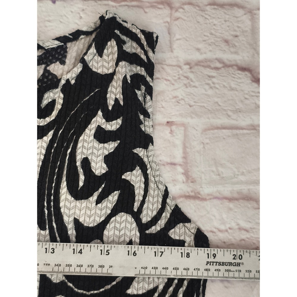 Chicos Travelers Collection Black White Paisley Sleeveless Pleated Top Size 2/L - Picture 5 of 6